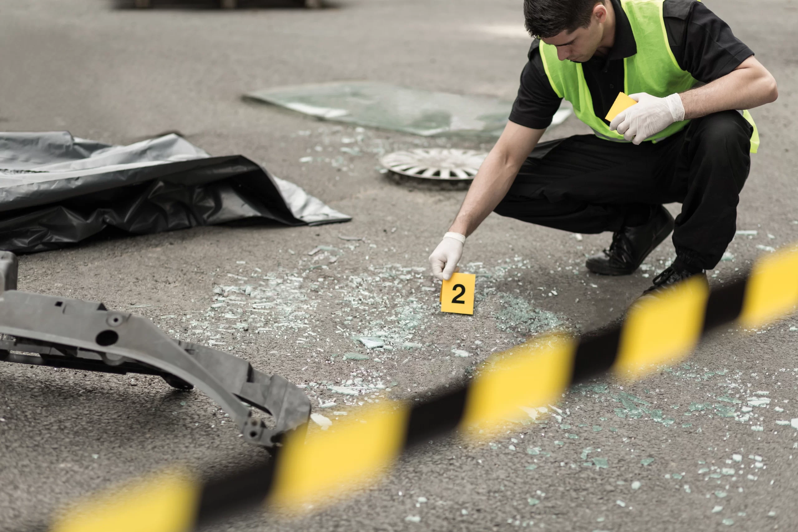 EDR vs GPS speed comparison concept: pre-crash spike captured by vehicle black box